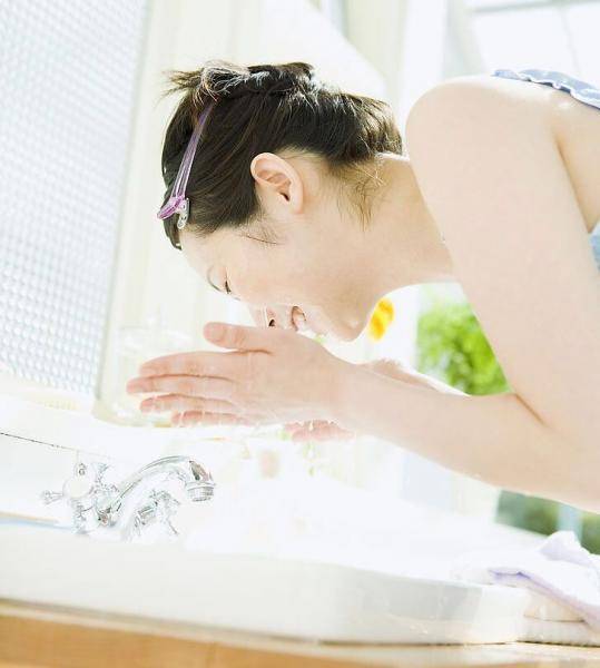 女生早晨洗脸的正确步骤顺序, 女生皮肤怎么快速变白？